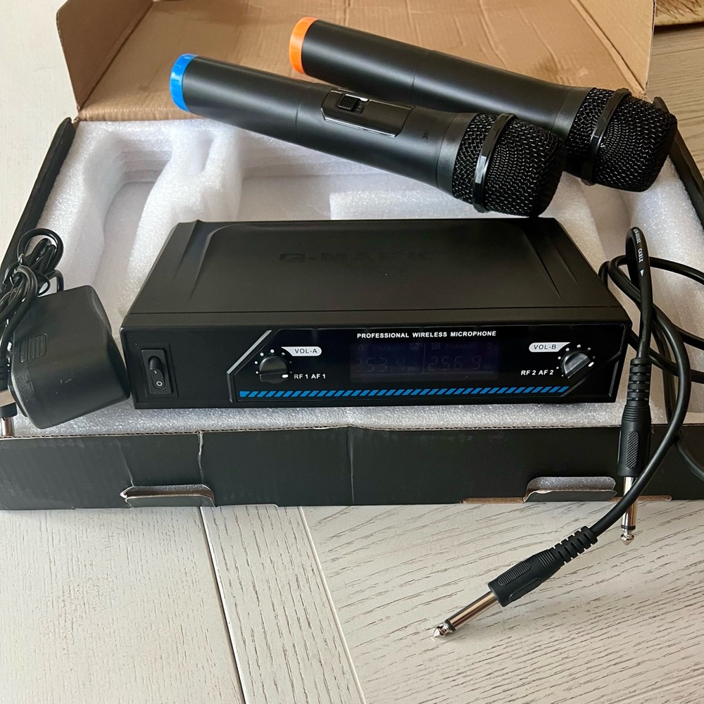 Progessional Wireless Microphone G-MARK G210V 2 Channels VHF